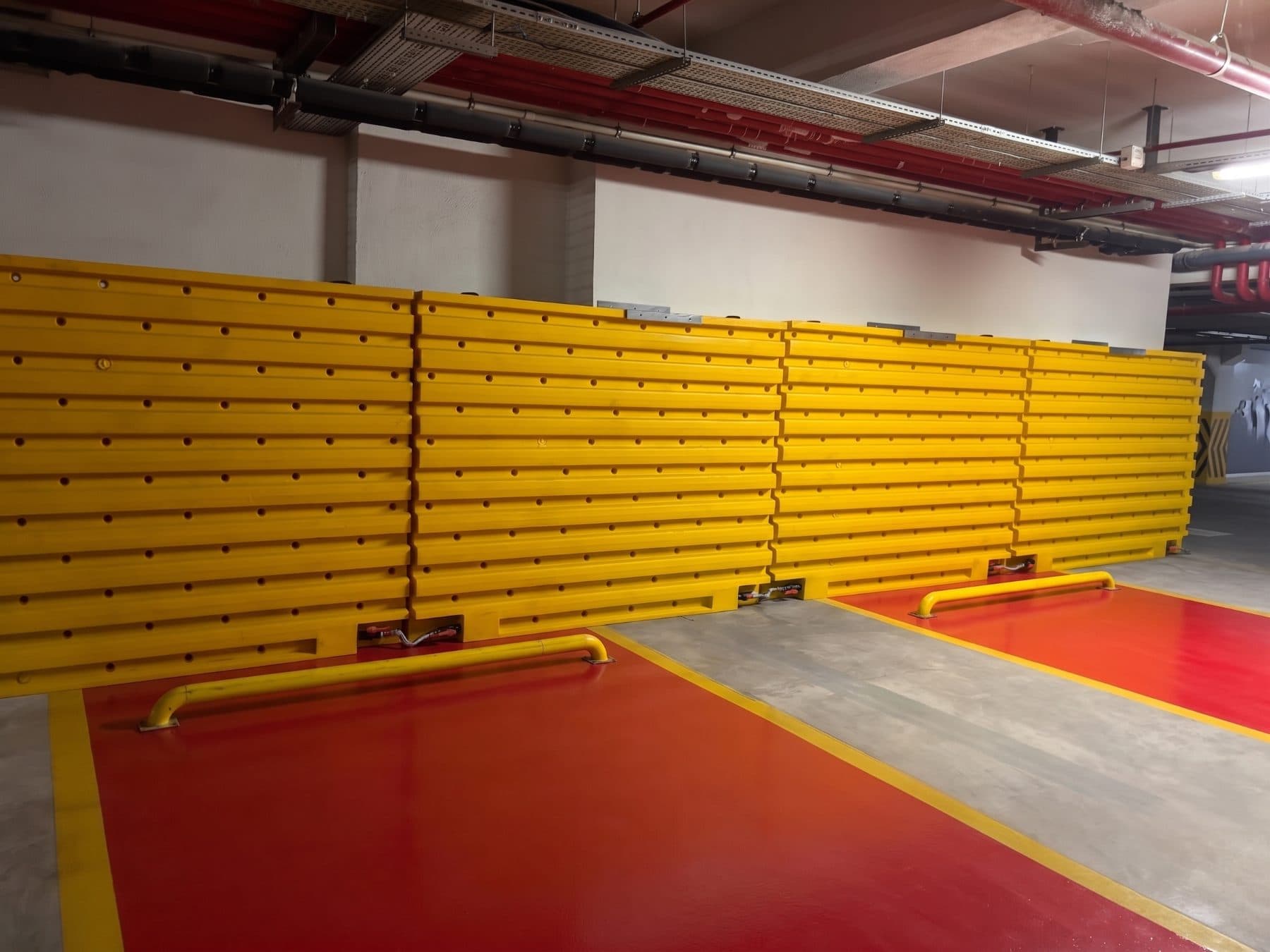 Moduli Harves gialli in un'area industriale